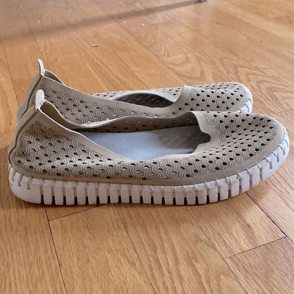 ISLE JACOBSEN Tulip Flat. 8 1/2 Womens.